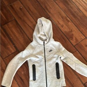 Boys Nike tech jacket size S